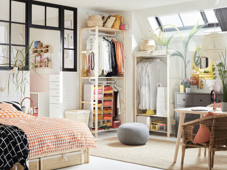 5 Space-Saving Hacks to Store Clothes 