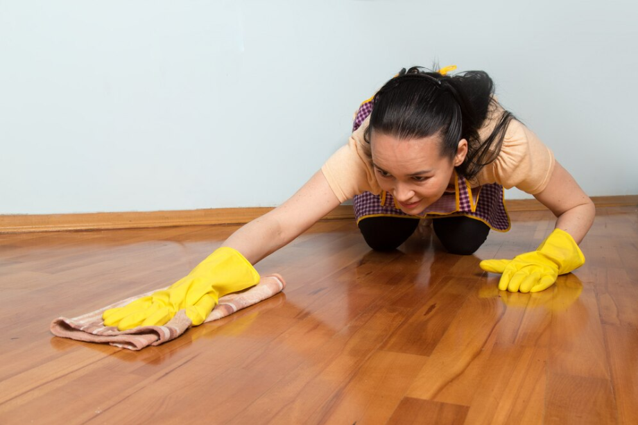 girl cleaning wax on laminate floor