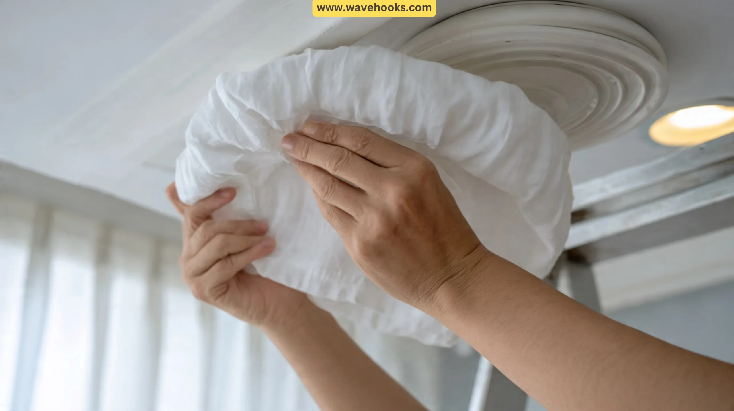 How to Clean a Ceiling Fan Without Dust Falling with the Pillowcase Method